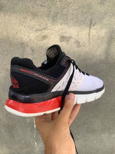SHOSE