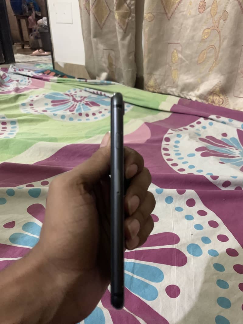 Apple iPhone 8 1