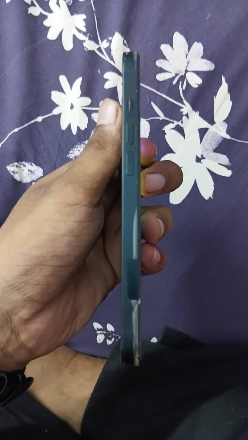 Apple iPhone 14 3