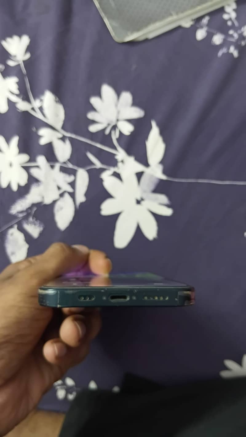 Apple iPhone 14 4