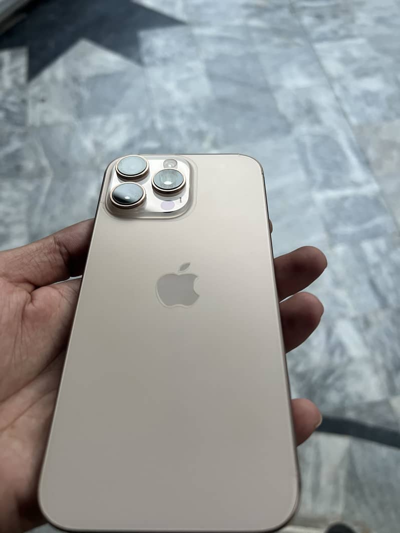 Apple iPhone 16 Pro Max 5