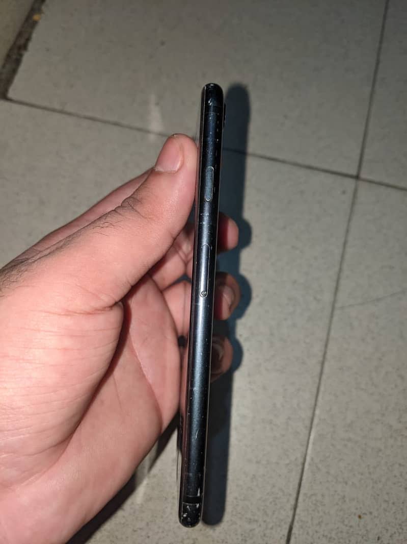 Apple iPhone 7 3
