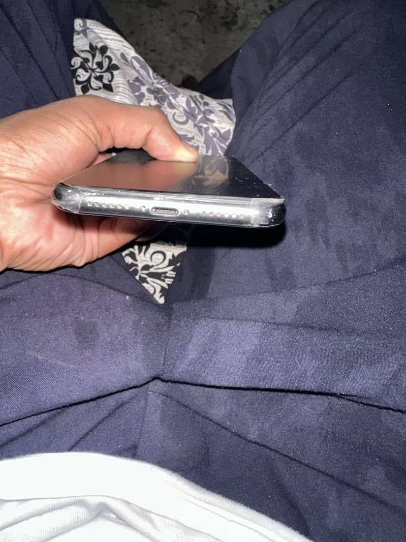 Apple iPhone 11 0
