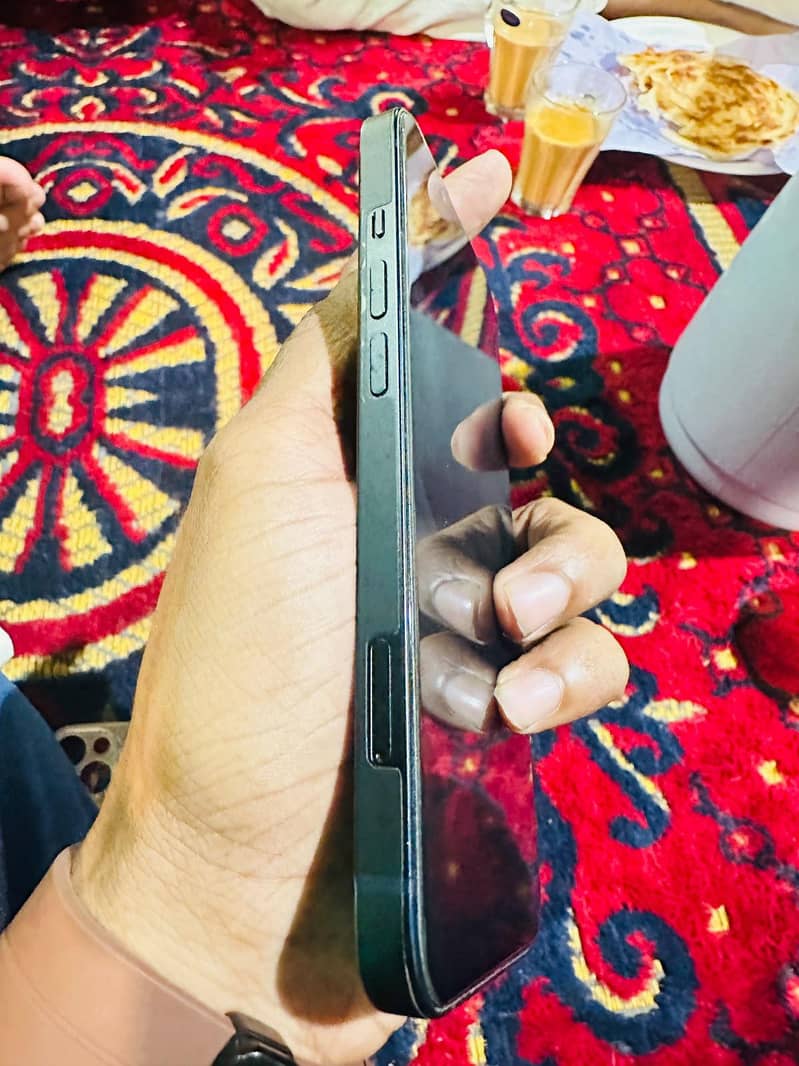Apple iPhone 13 4