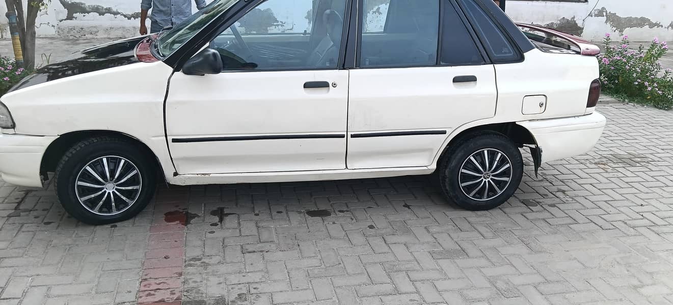 KIA Classic 2001 1