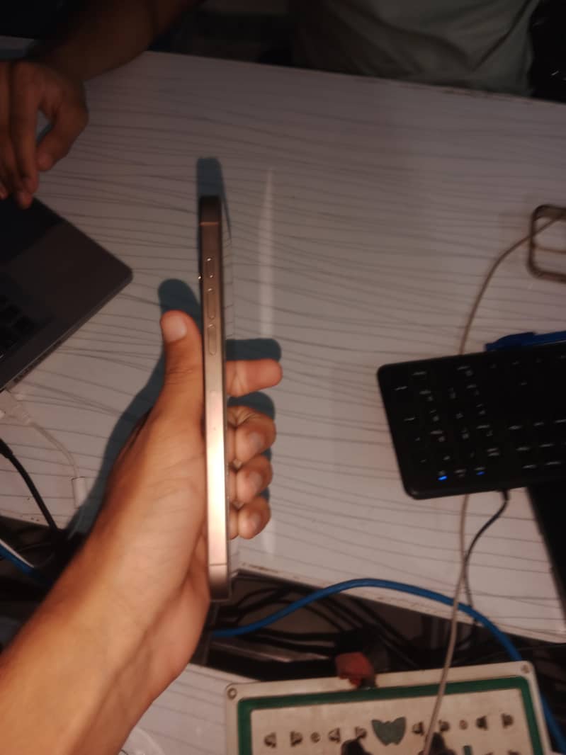 Apple iPhone 16 Pro Max 4