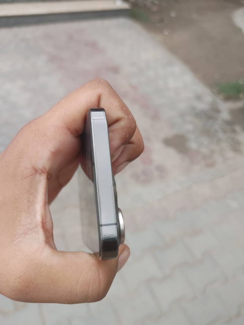 iPhone 13 Pro JV 3