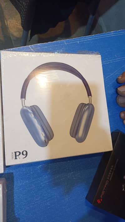 p9 headphone