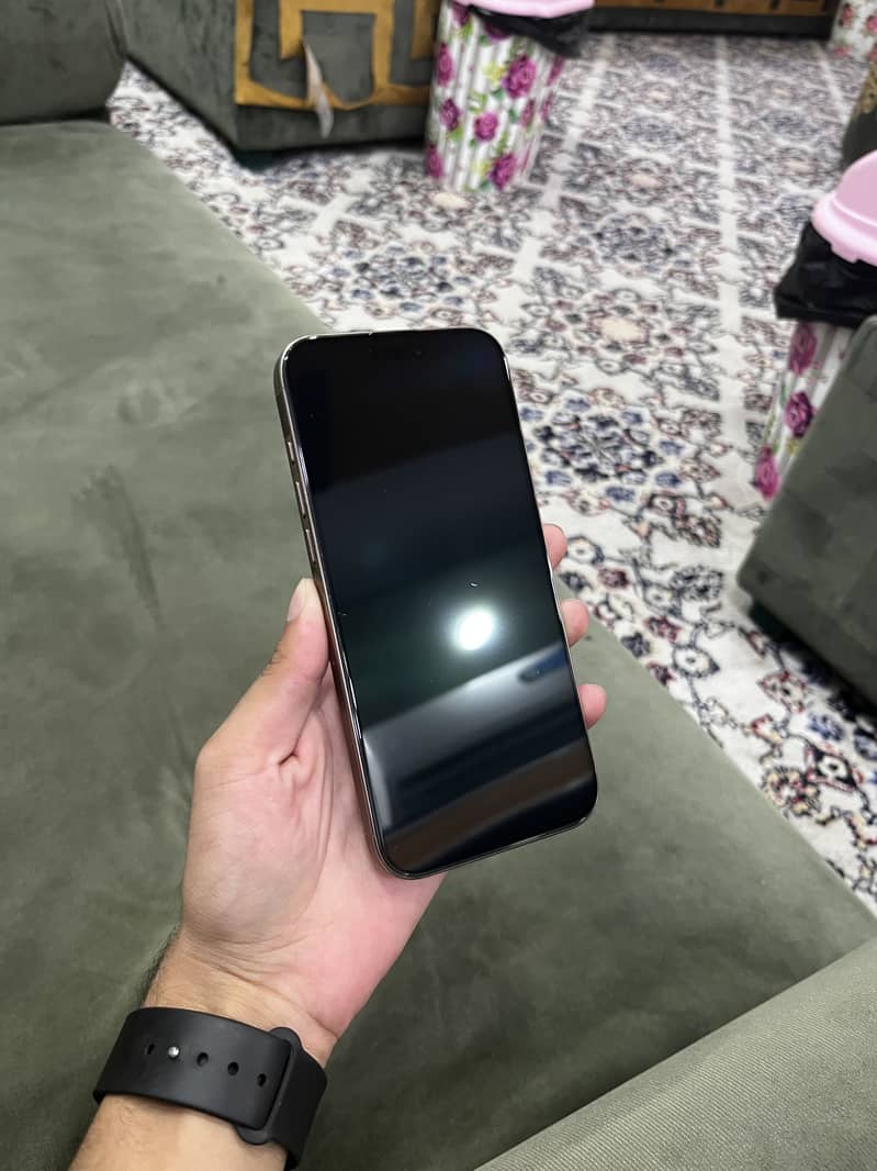 Apple iPhone 16 Pro Max 3