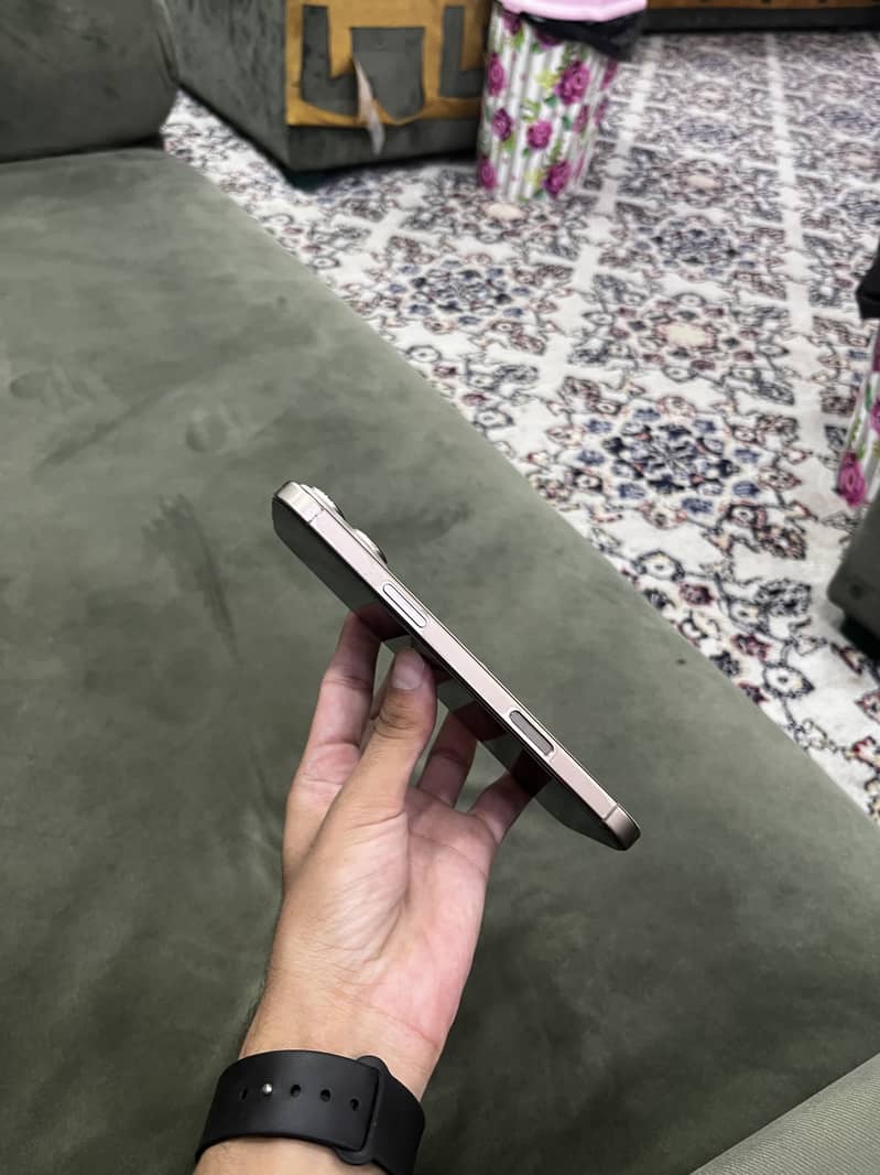 Apple iPhone 16 Pro Max 5