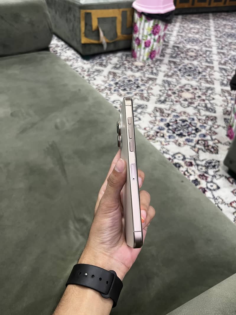 Apple iPhone 16 Pro Max 7