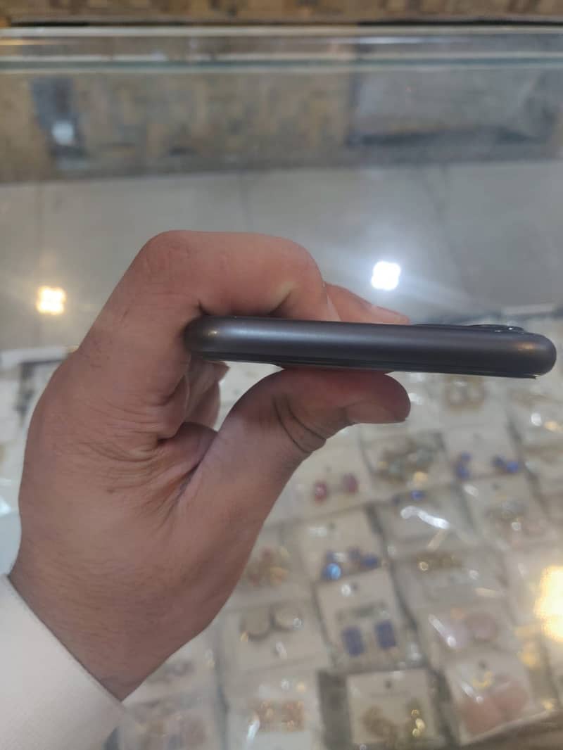 Apple iPhone 11 0
