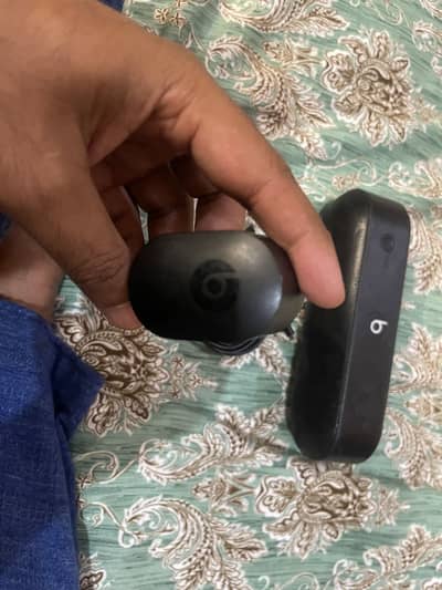 Beats pill speaker and also with power bank