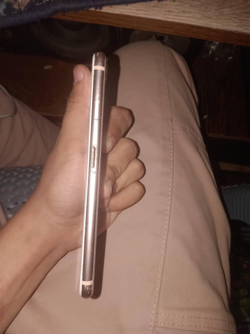 Apple iPhone 8 3