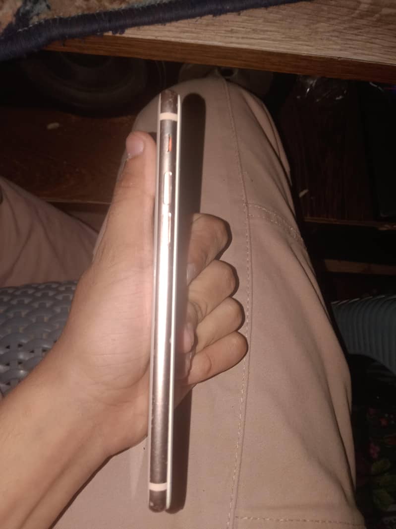 Apple iPhone 8 4