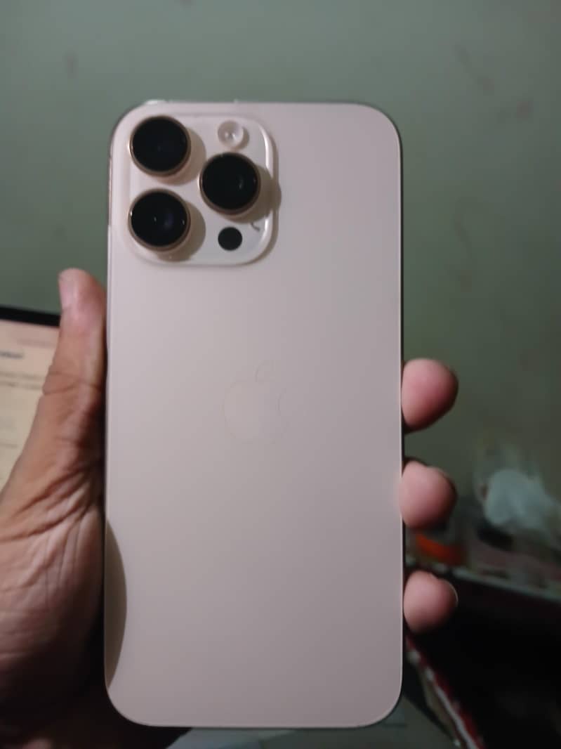 Apple iPhone 16 Pro Max 0