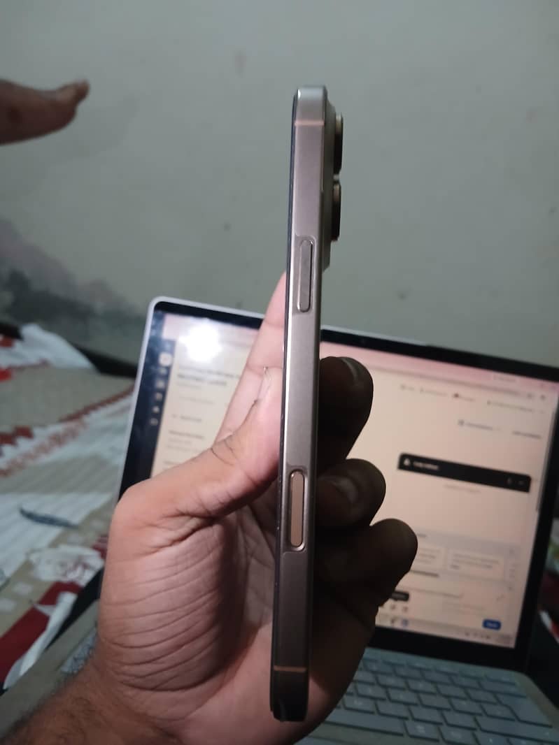 Apple iPhone 16 Pro Max 1