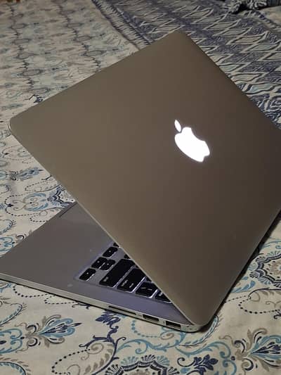 Macbook pro 2015 13 inch 8,128gb