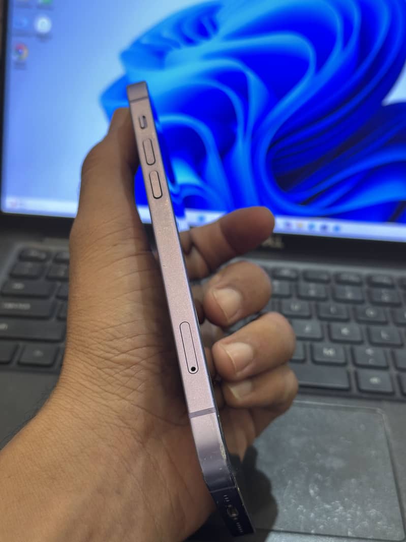 Apple iPhone 12 3