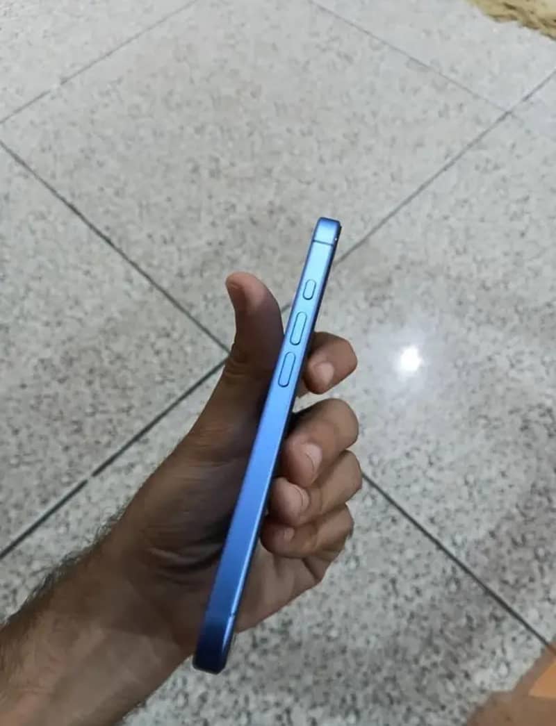 Apple iPhone 16 1