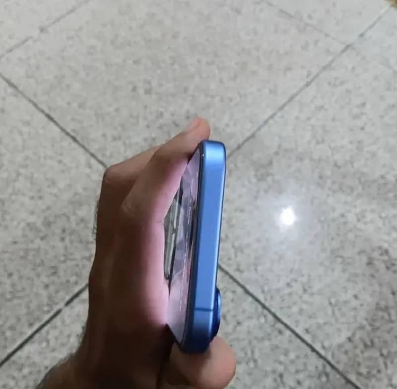 Apple iPhone 16 2