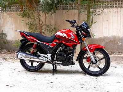 Honda cb 150F in fresh condition.