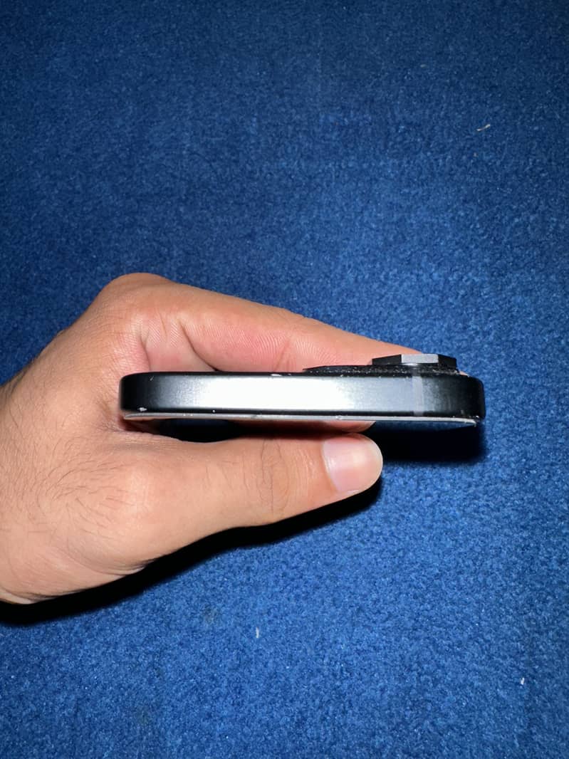 Apple iPhone 15 4