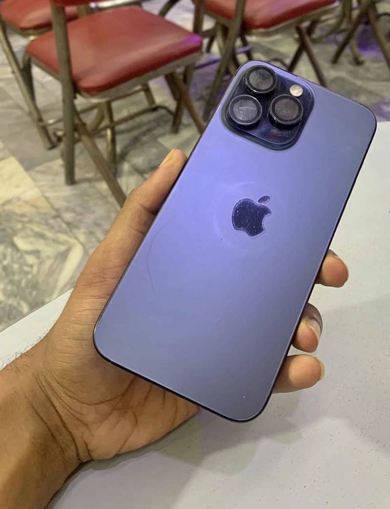 Apple iPhone 15 Pro Max 2