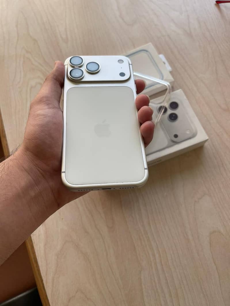 Apple iPhone 17 Pro Max 0