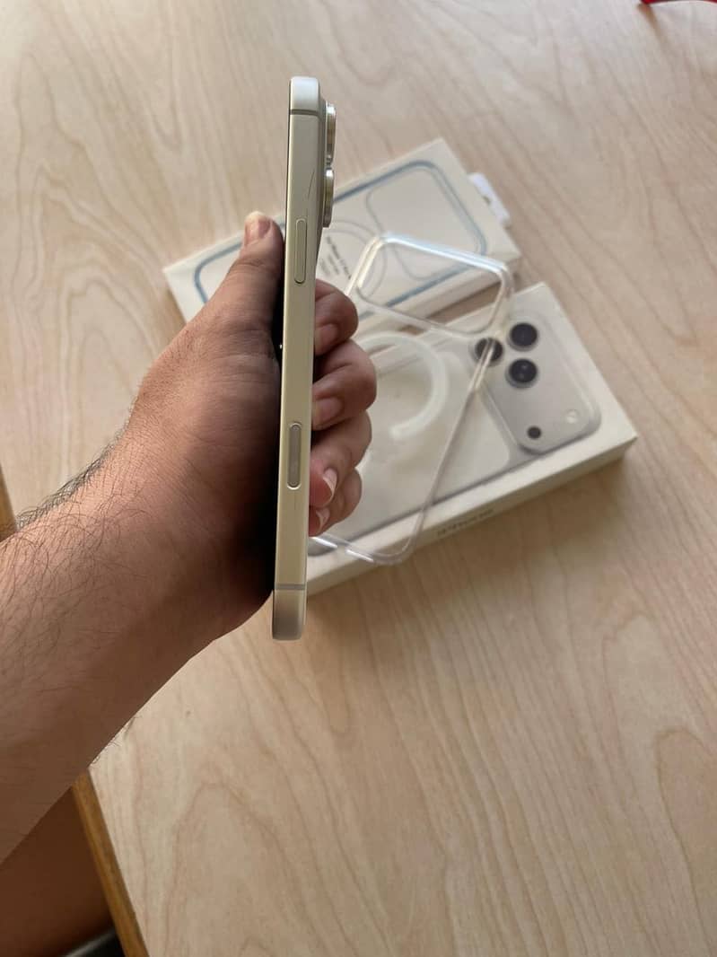 Apple iPhone 17 Pro Max 1