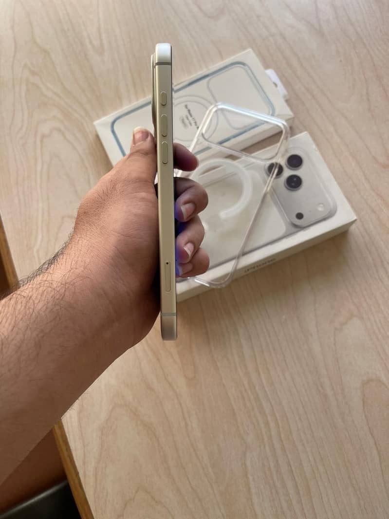 Apple iPhone 17 Pro Max 3