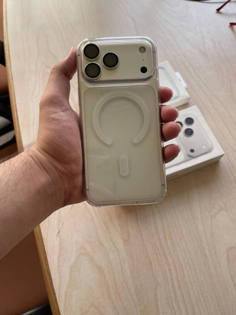 Apple iPhone 17 Pro Max 4
