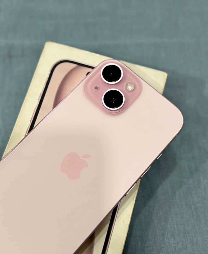 iPhone 15  3