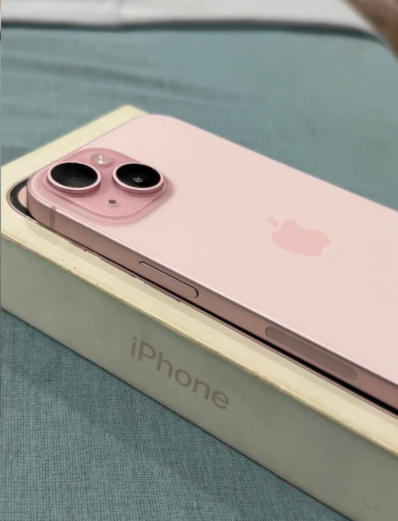 iPhone 15  6