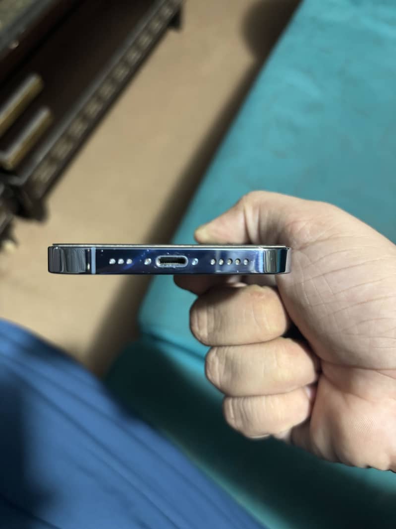 Apple iPhone 13 Pro 1