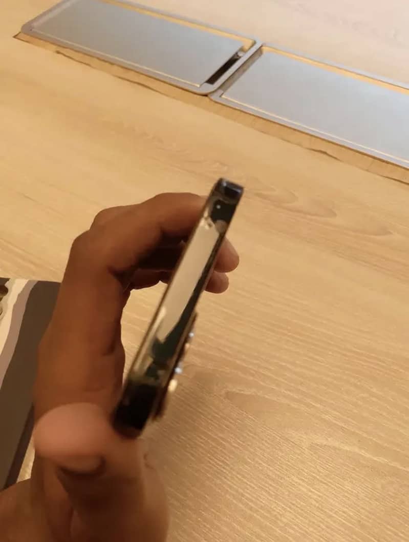 iPhone 13 6
