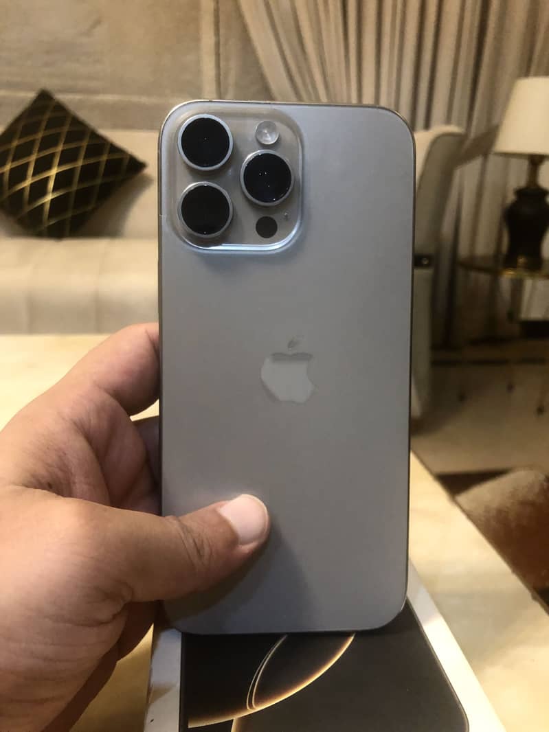 Apple iPhone 16 Pro Max 0