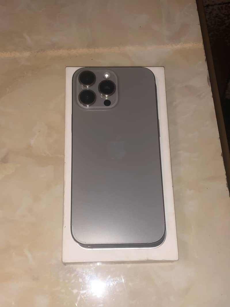 Apple iPhone 16 Pro Max 1