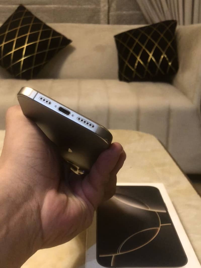 Apple iPhone 16 Pro Max 5