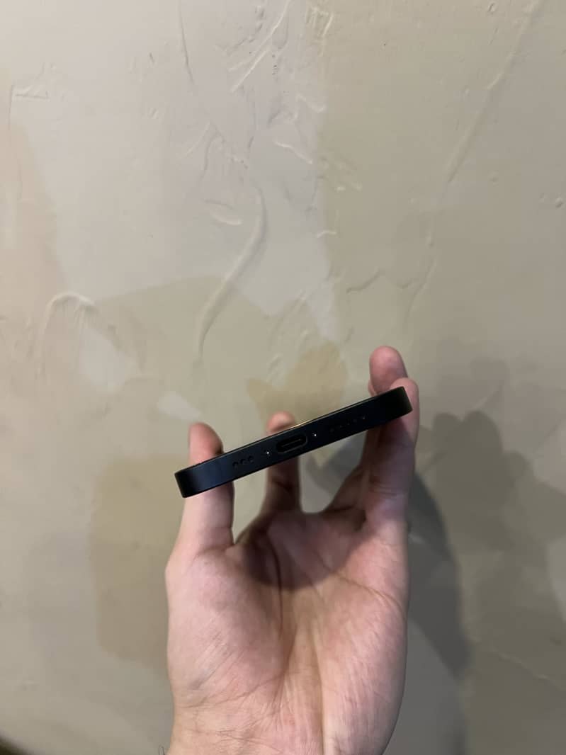 Apple iPhone 17e 3