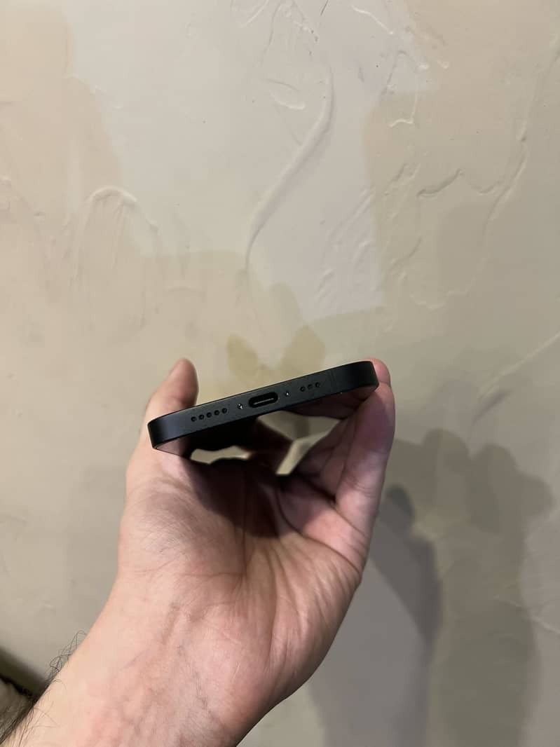 Apple iPhone 17e 7