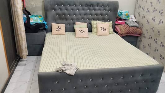 Complete king size bed set detail headboard with buttons