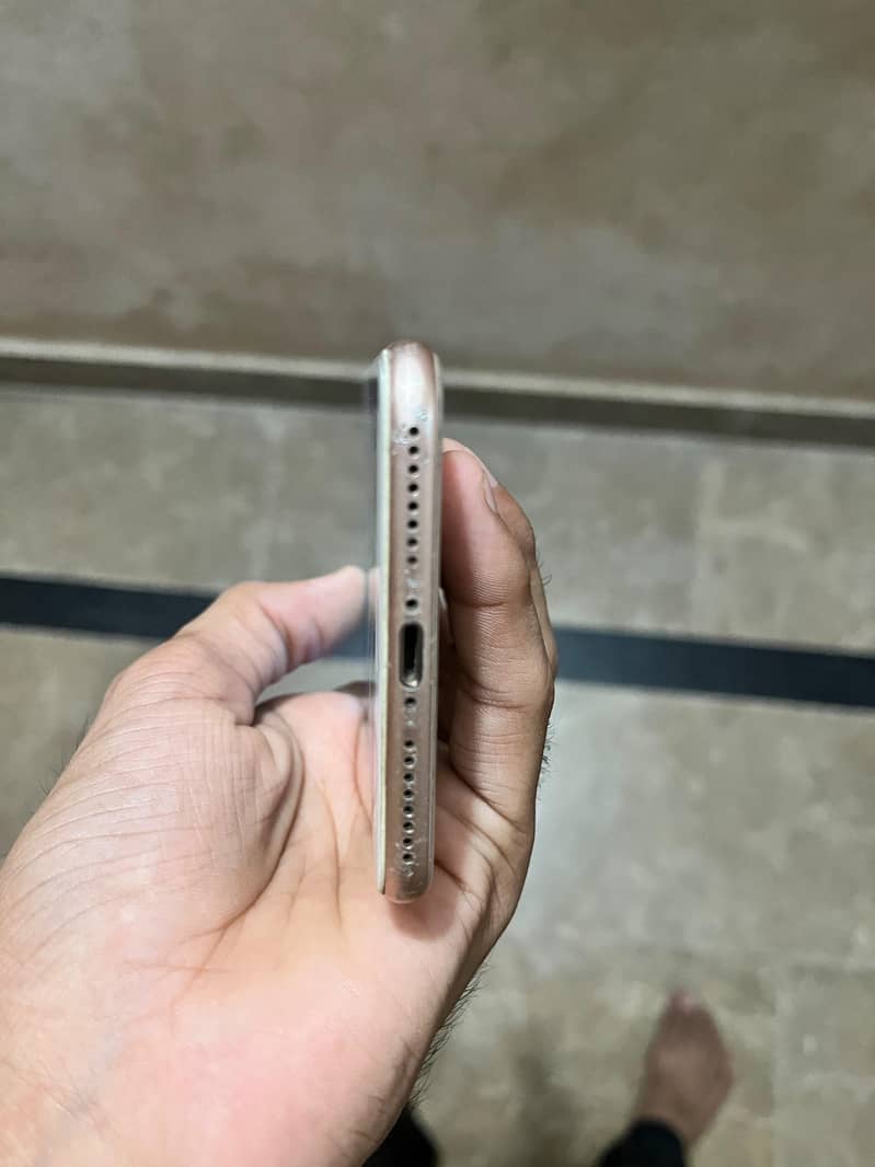 Apple iPhone 8 Plus 3