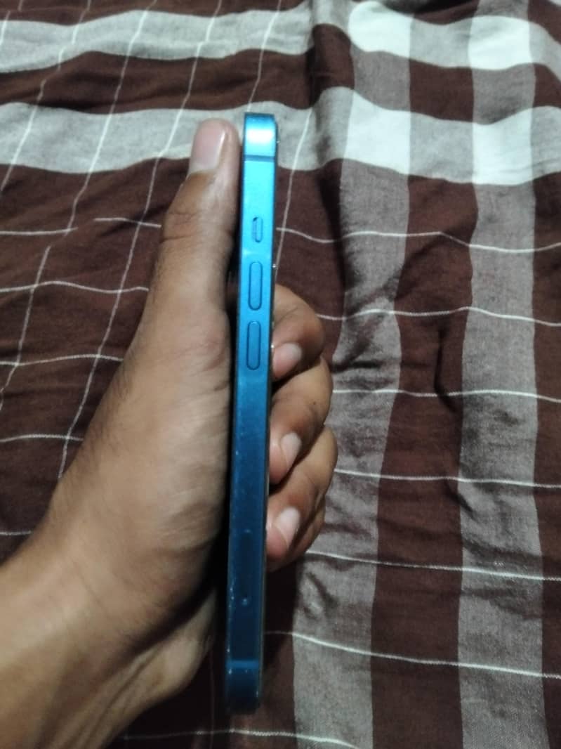 Apple iPhone 13 2