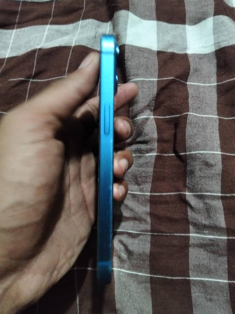 Apple iPhone 13 4