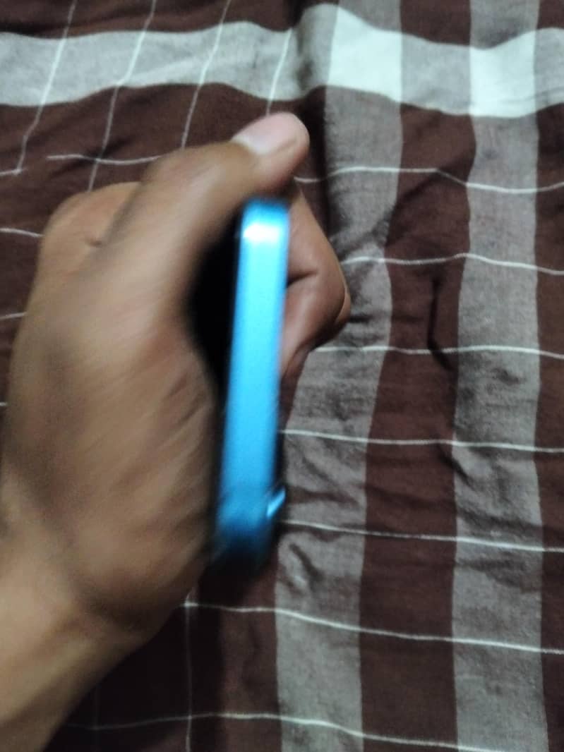 Apple iPhone 13 5