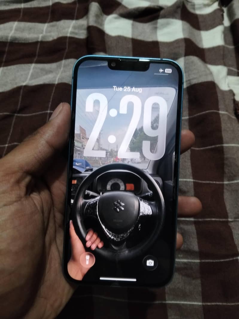 Apple iPhone 13 6