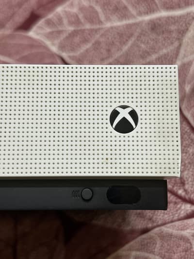 Xbox One S , 1 TB , 10/10 Condition , SELL & EXCHANGE WITH ANYTHING