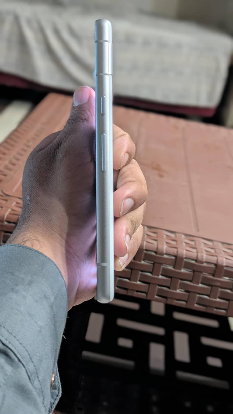 Google Pixel 7a 2