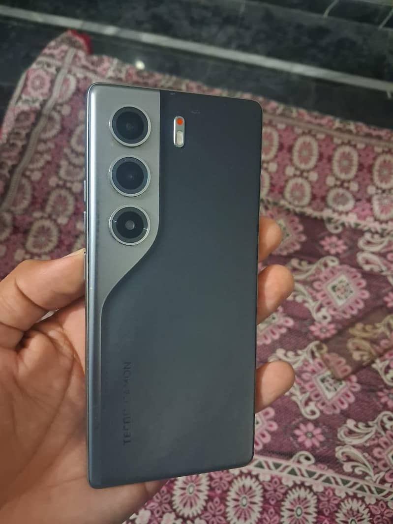 Tecno CAMON 40 0